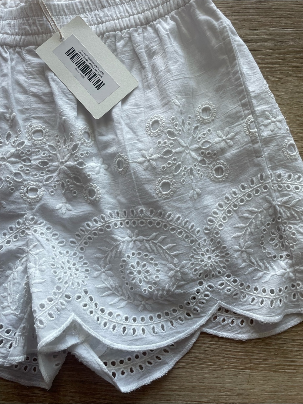 LAURA SHORTS - WHITE DEMI EYELET - Picture 7 of 7